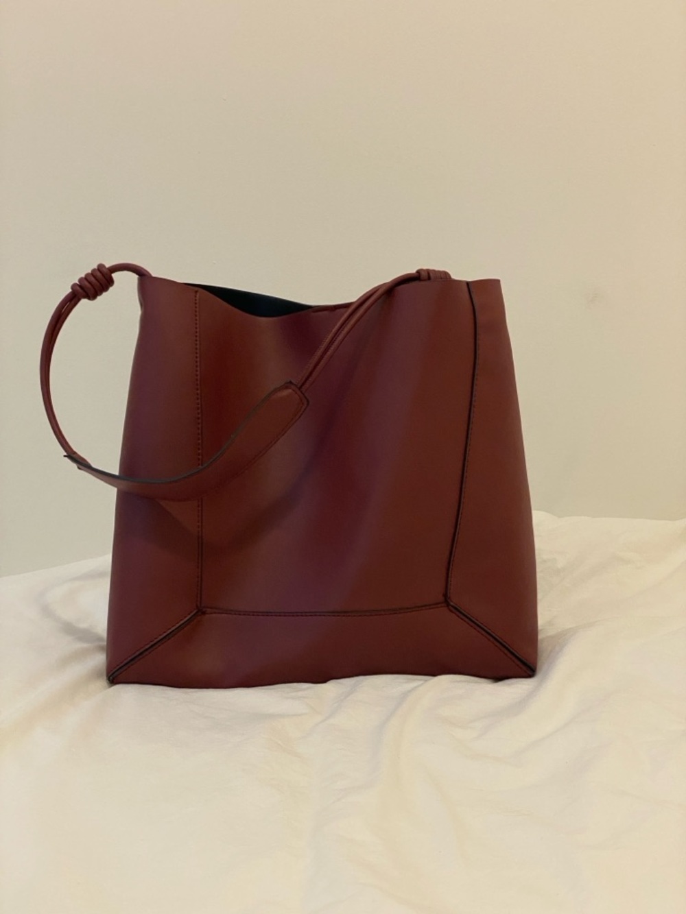 Women's Wine Red Bordeaux Tote Bag